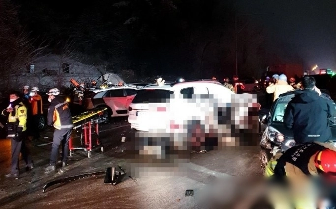 2023년 1월 15일 구리 포천시 구리포천고속도로에서 발생한 44중 추돌사고. 도로 위 살얼음 ‘블랙아이스’이 원인으로 지목됐으며 사고로 48명의 사상자가 발생했다. 연합뉴