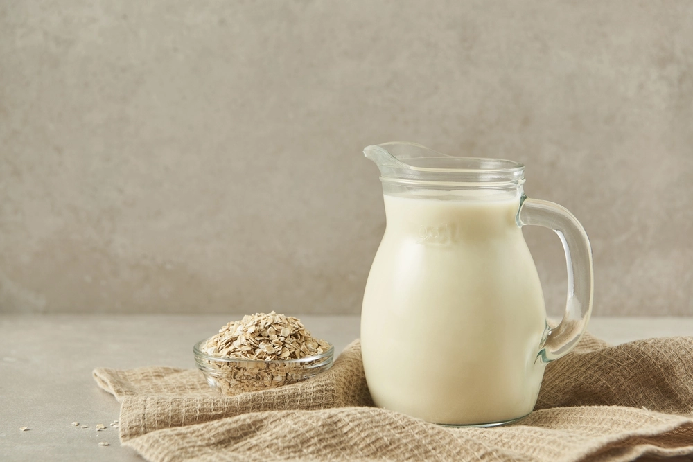 영국 최고법원이 식물성 음료인 ‘오트밀크(귀리 기반 음료)’를 ‘밀크(milk·우유)’로 표기·광고하는 것을 금지하는 판결을 내렸다. 아이클릭아트