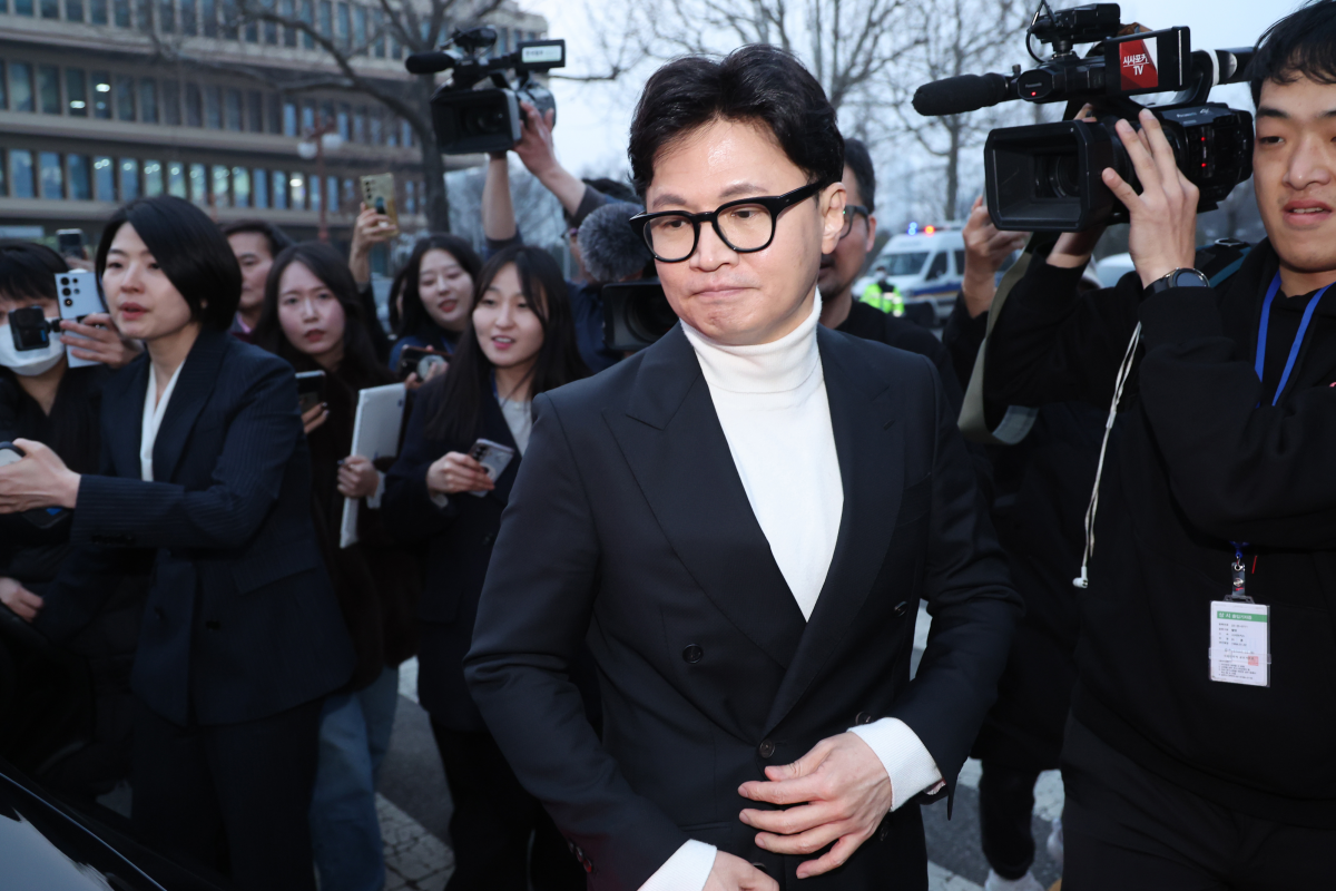 한동훈 전 국민의힘 대표가 13일 국회 소통관에서 기자회견을 마친 후 회견장을 나서고 있다. 뉴스1
