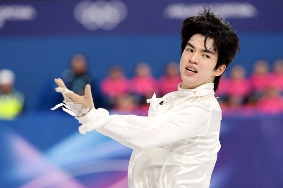 연기 펼치는 차준환