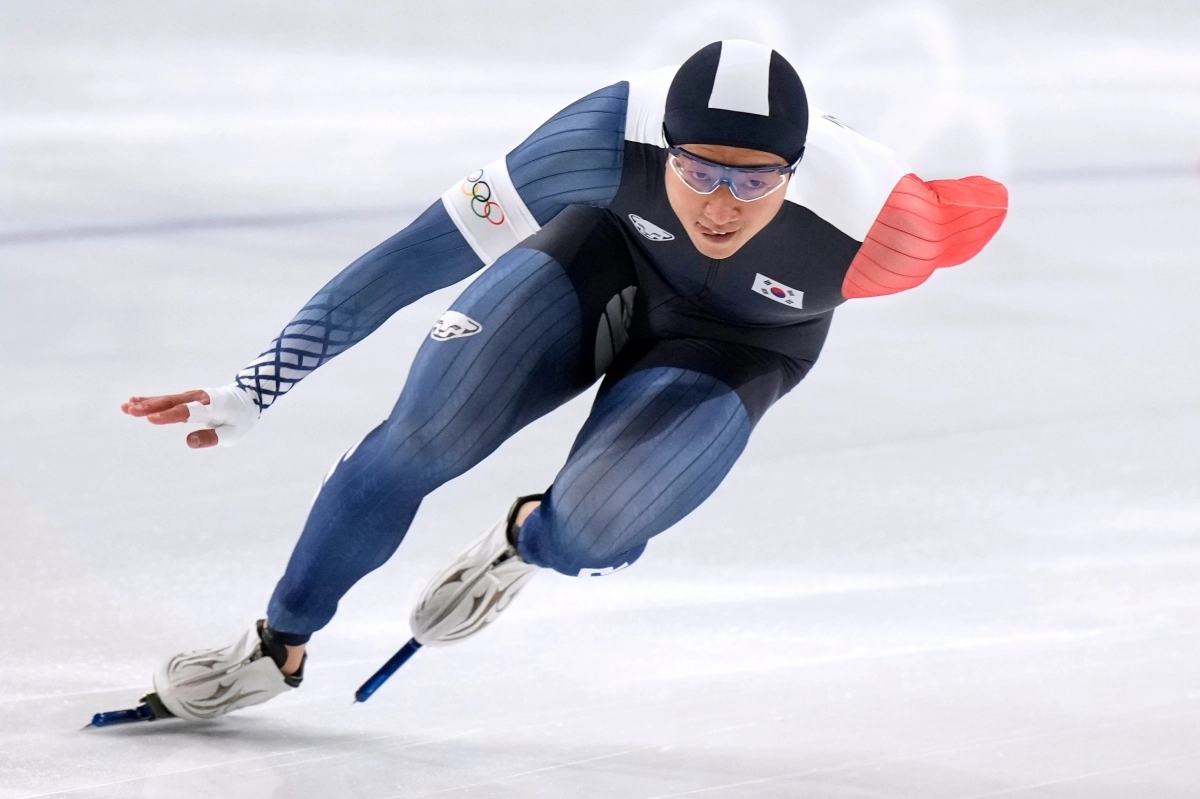 김준호가 15일(한국시간) 이탈리아 밀라노 스피드스케이팅 스타디움에서 열린 2026 밀라노·코르티나담페초 동계올림픽 스피드스케이팅 남자 500m에서 역주하고 있다. 2026.2.14 밀라노 AP 연합뉴스