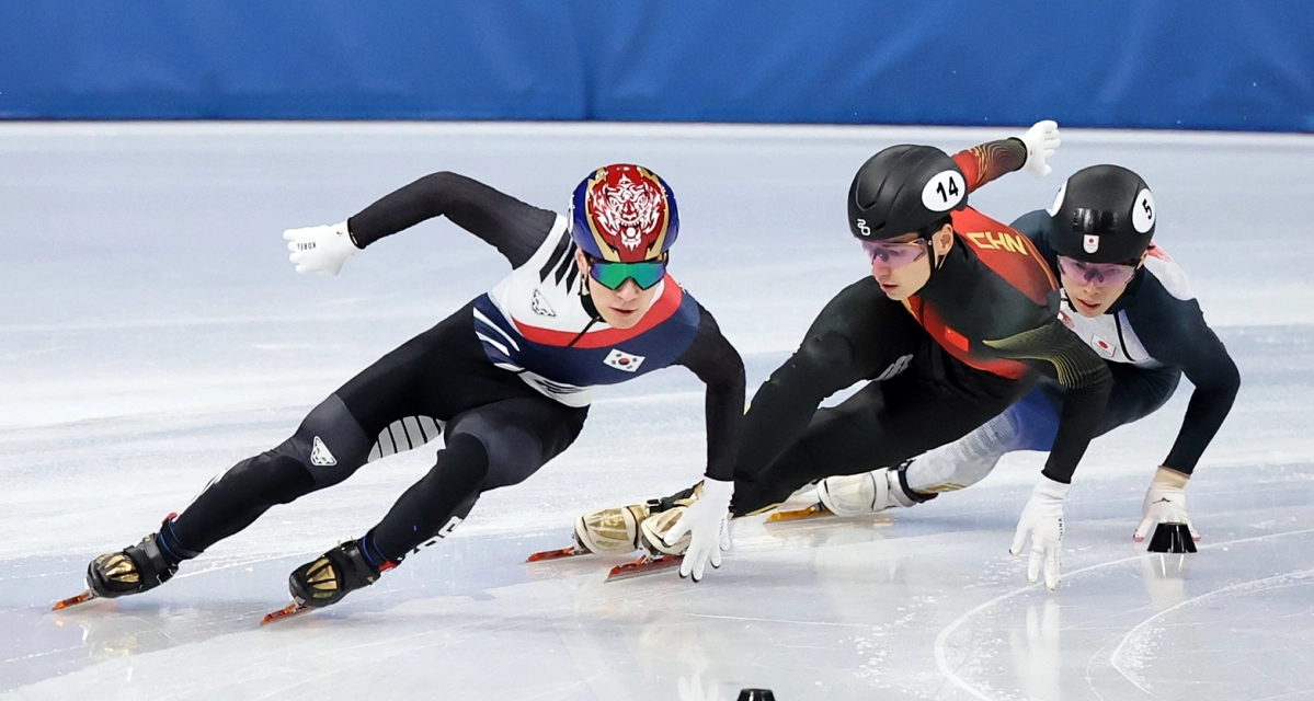 황대헌이 14일(현지시간) 이탈리아 밀라노 아이스 스케이팅 아레나에서 열린 2026 밀라노·코르티나담페초 동계올림픽 쇼트트랙 남자 1500m 준준결승에서 질주하고 있다. 2026.2.15 뉴스1
