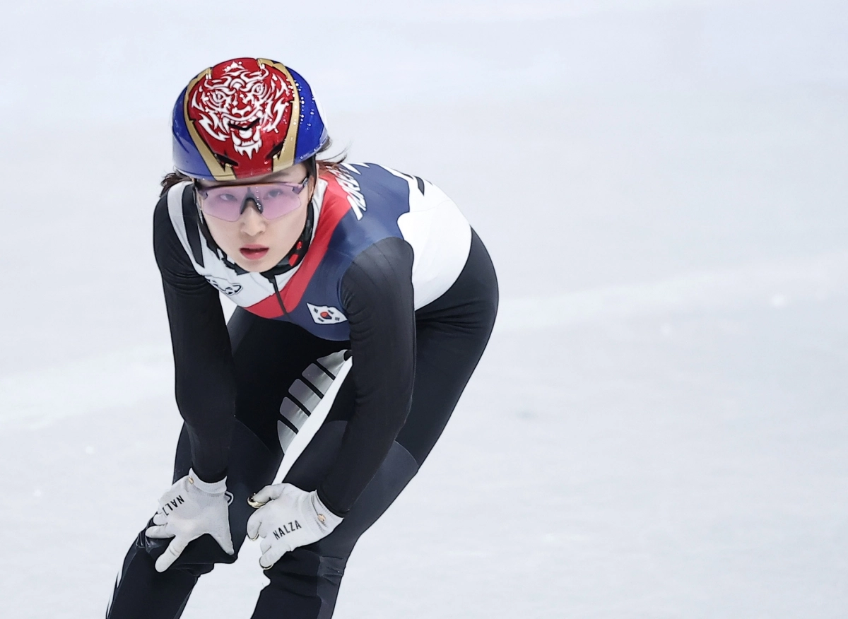 쇼트트랙 최민정이 14일(현지시간) 이탈리아 밀라노 아이스스케이팅 아레나에서 열린 2026 밀라노·코르티나담페초 동계올림픽 쇼트트랙 여자 1000m 예선에서 조1위로 준준결승에 진출하고 있다. 2026.2.15 뉴스1