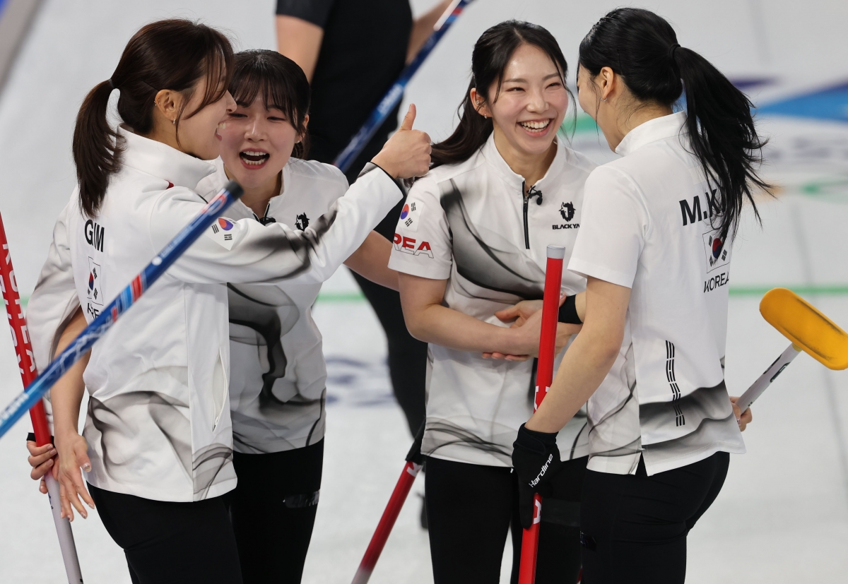 thumbnail - 숙적 日꺾었다! 진격의 컬링 <br>여자대표팀 4강도 보인다