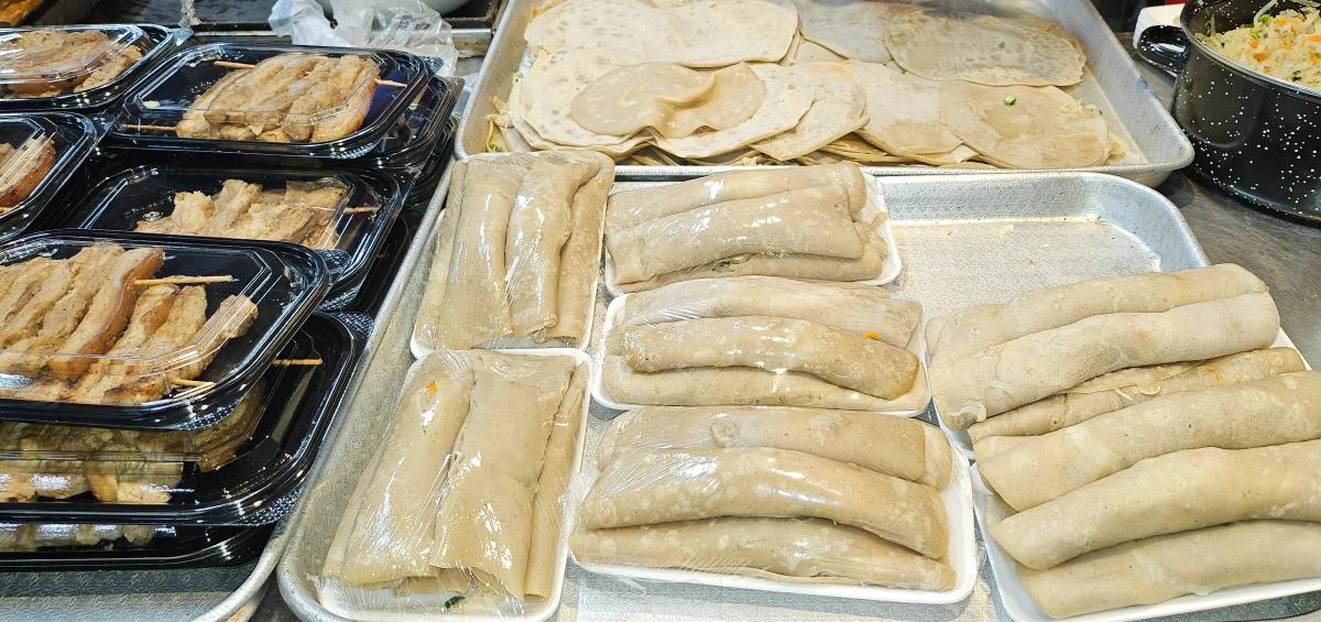 육지의 메밀전병과 비슷한 제주 빙떡은 설 명절상에 올리는 제주의 대표 전의 일종이다. 제주 강동삼 기자