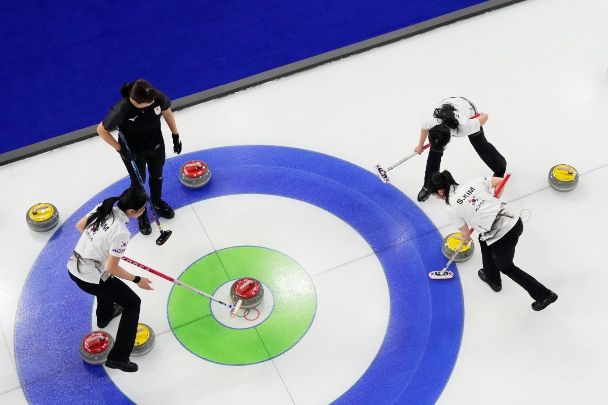 한일전 치르는 여자 컬링 대표팀