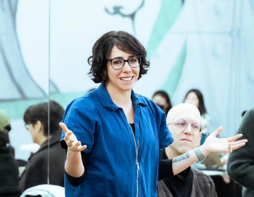 뮤지컬 ‘렘피카’ 연출 레이철 채브킨이 작품에 대해 설명하고 있다. 놀유니버스 제공