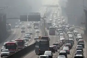 설날 당일 귀경길 정체 계속…내일 새벽 3~4시 해소 예상