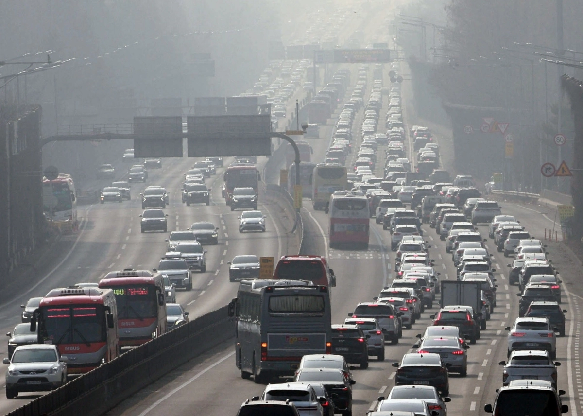 설연휴 둘째 날 본격 귀성길 정체