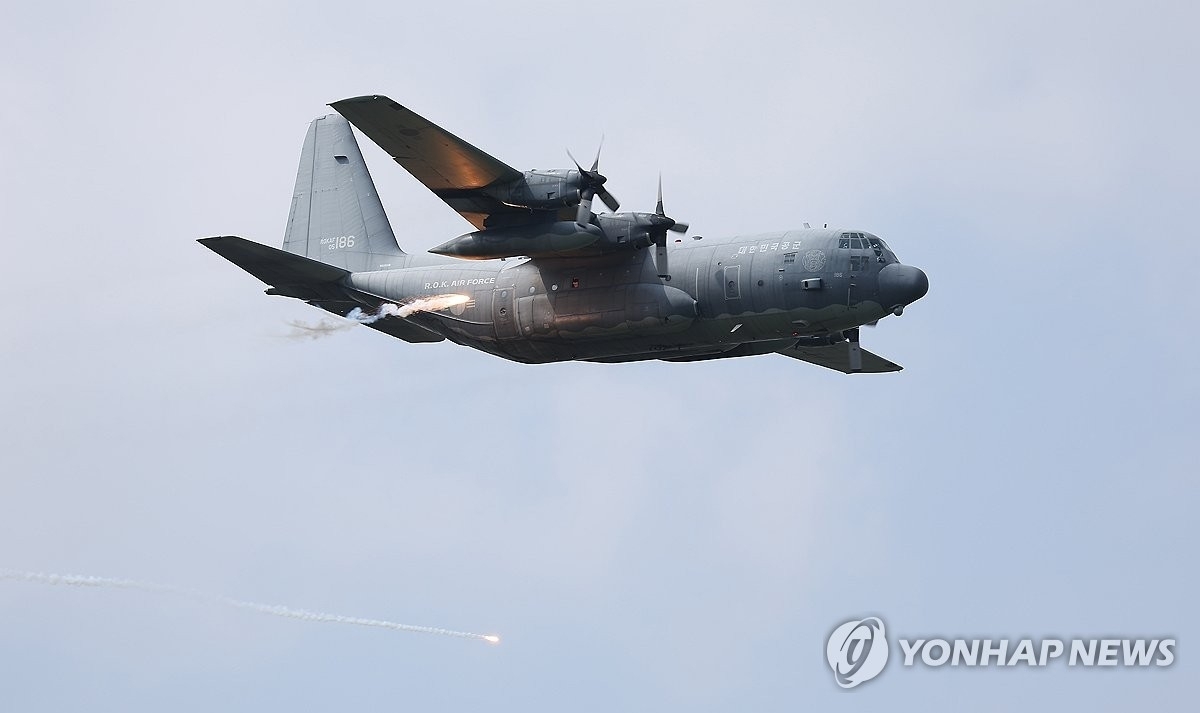 공군 C-130 수송기. 연합뉴스