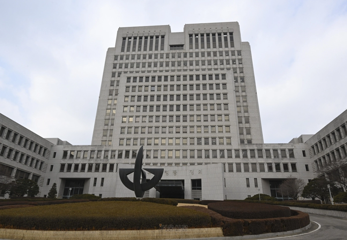 사진은 서울시 서초구 대법원 전경.   이지훈 기자