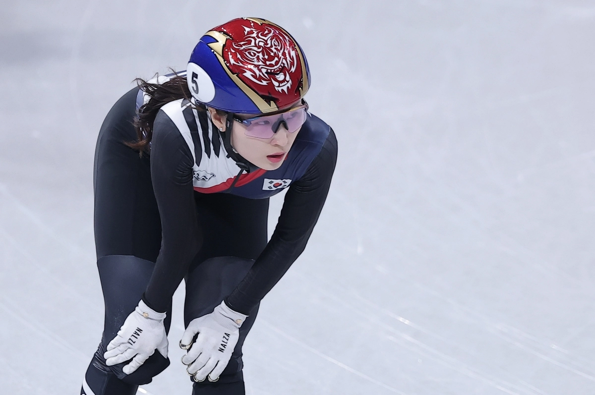 한국 쇼트트랙 국가대표 최민정이 16일(한국시간) 이탈리아 밀라노 아이스스케이팅 아레나에서 열린 2026 밀라노·코르티나담페초 동계올림픽 여자 1000m 준결선에서 탈락한 뒤 아쉬워하고 있다. 밀라노 뉴스1