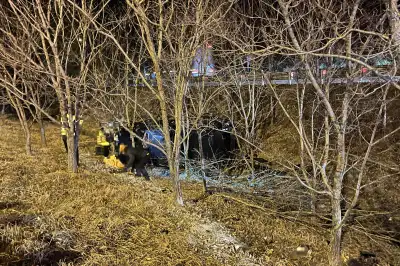 밀양서 승합차 가드레일 충돌 후 전도…5명 병원 이송