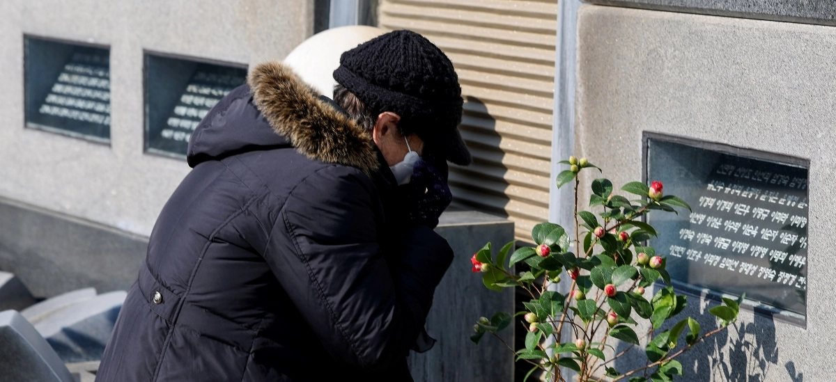 23년째 마르지 않는 눈물, 이름 앞에서 다시 무너진 마음