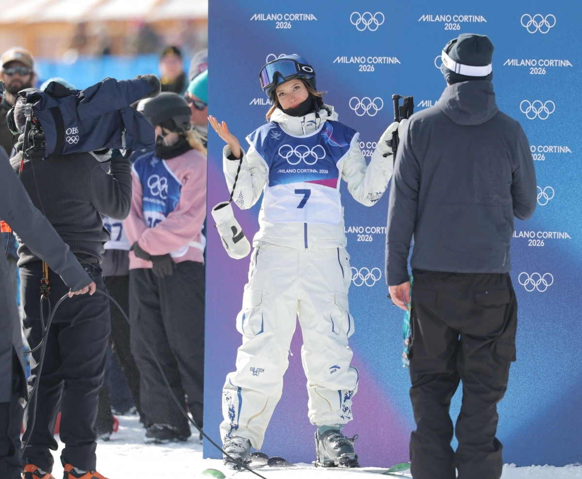 지난  9일(현지시간) 이탈리아 리비뇨 스노파크에서 열린 밀라노·코르티나 동계 올림픽 프리스타일 스키 여자 슬로프스타일 결선에서 베이징 동계 올림픽 프리스타일 스키 2관왕 중국 구아이링이 마지막 시도에서 실수를 한 뒤 아쉬워하고 있다. 2026.2.9 연합뉴스