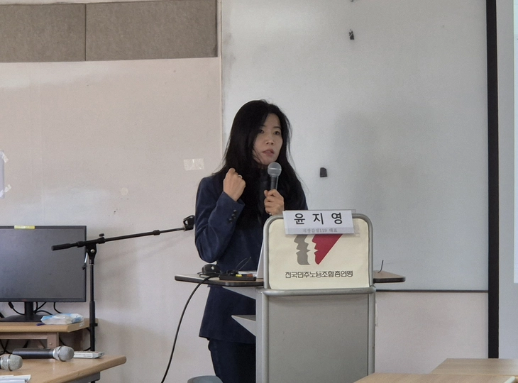 윤지영 직장갑질119 대표가 지난해 12월 17일 서울 중구 경향신문 건물 15층에서 열린 발표회에서 발언하고 있다. 반영윤 기자