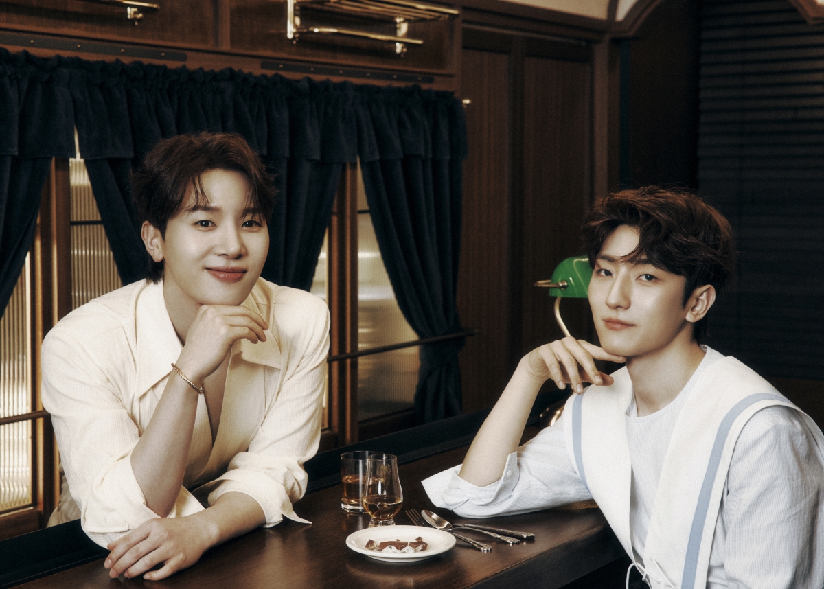 오는 23일 서울신문이 주최하는 ‘2026 봄날 음악회’에 오르는 멜로망스의 김민석(왼쪽)과 정동환은 “봄날처럼 따뜻하고 아름다운 순간을 선물하고 싶다”면서 “함께하는 시간이 예쁘게 남았으면 좋겠다”는 바람을 전했다. 어비스컴퍼니 제공