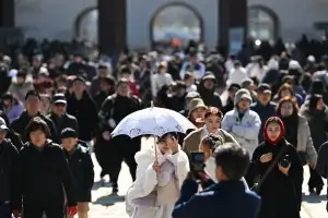 연휴 마지막 날 ‘북적북적 경복궁’