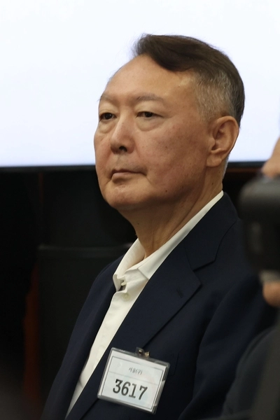 윤석열 전 대통령이 지난해 9월 26일 서울중앙지법에서 열린 재판에 출석해 있다. 사진공동취재단