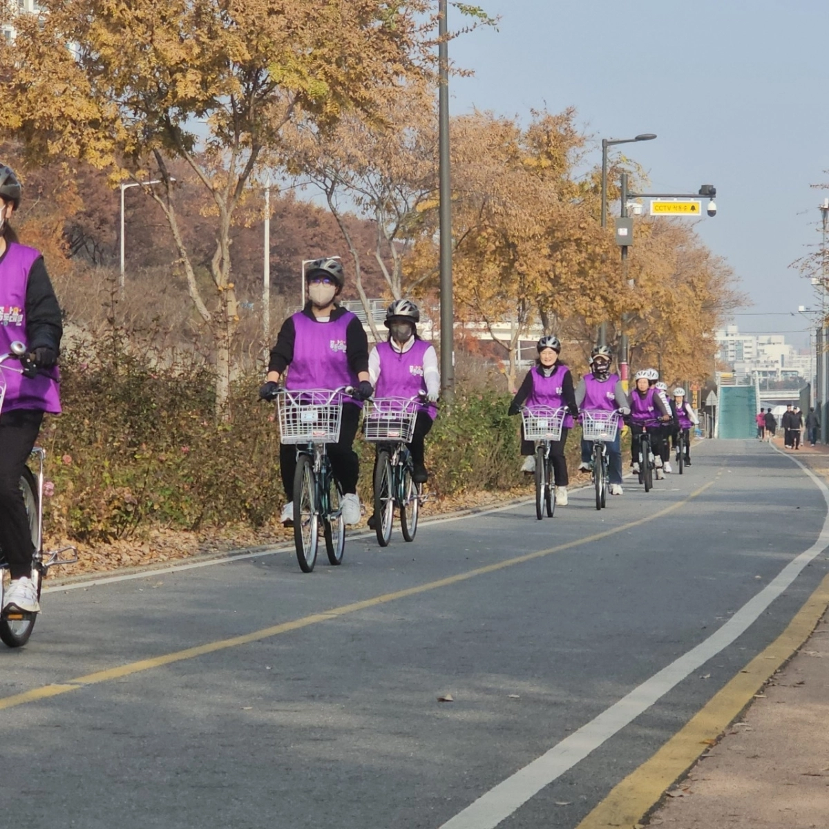 동대문구 휘경2수변공원에서 열린 ‘자전거교실’에 참가한 주민들. 동대문구 제공