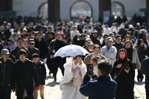 설 연휴 마지막 날 경복궁 ‘북적’