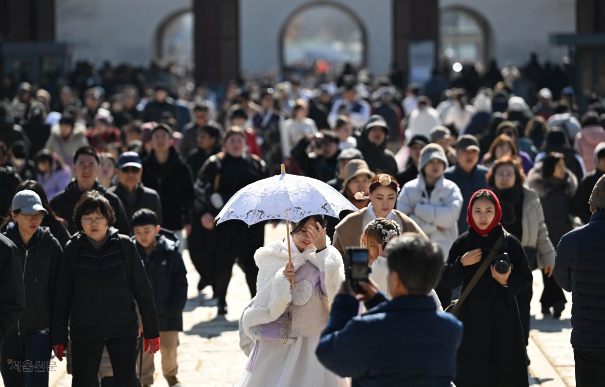 설 연휴 마지막 날 경복궁 ‘북적’