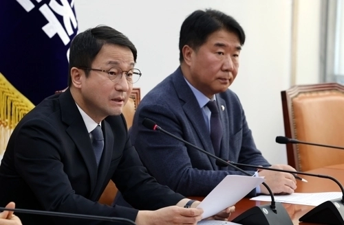 더불어민주당 한병도 원내대표가 18일 국회에서 설 민심 및 향후 과제 관련 기자간담회를 갖고 있다.  연합뉴스