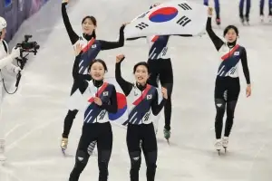 심석희 잘 밀고, 최민정 잘 버텼고, 김길리 끝내줬다…8년 만의 계주 정상 탈환