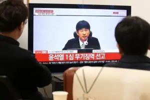 ‘무기징역’ 尹측 “尹과 항소 여부 상의”…金은 “당연히 항소”