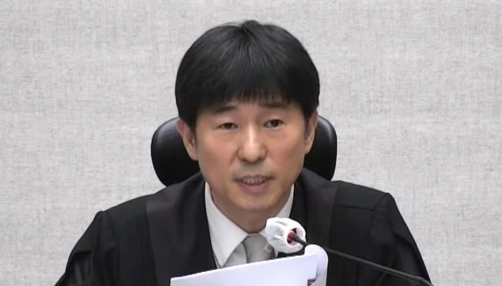 尹 1심 선고, 판결문 낭독하는 지귀연 부장판사