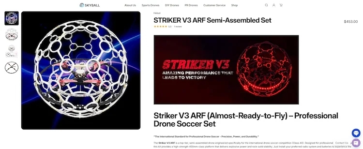 인도 갈고티아스 대학교 커뮤니케이션학과 네하 싱 교수가 16일(현지시간) 뉴델리에서 개막한 ‘인도 AI 임팩트 서밋 2026 엑스포’에서 PT1통신과 만나 자체 개발한 축구 드론을 소개하고 있다. 하지만 학교 측이 자체 개발품이라고 소개한 축구 드론은 한국 기업 ‘헬셀’이 2015년 최초로 개발한 축구 드론 ‘스트라이커 V3 ARF’(사진)로 드러났다. 2026.2.18 인디아투데이 화면