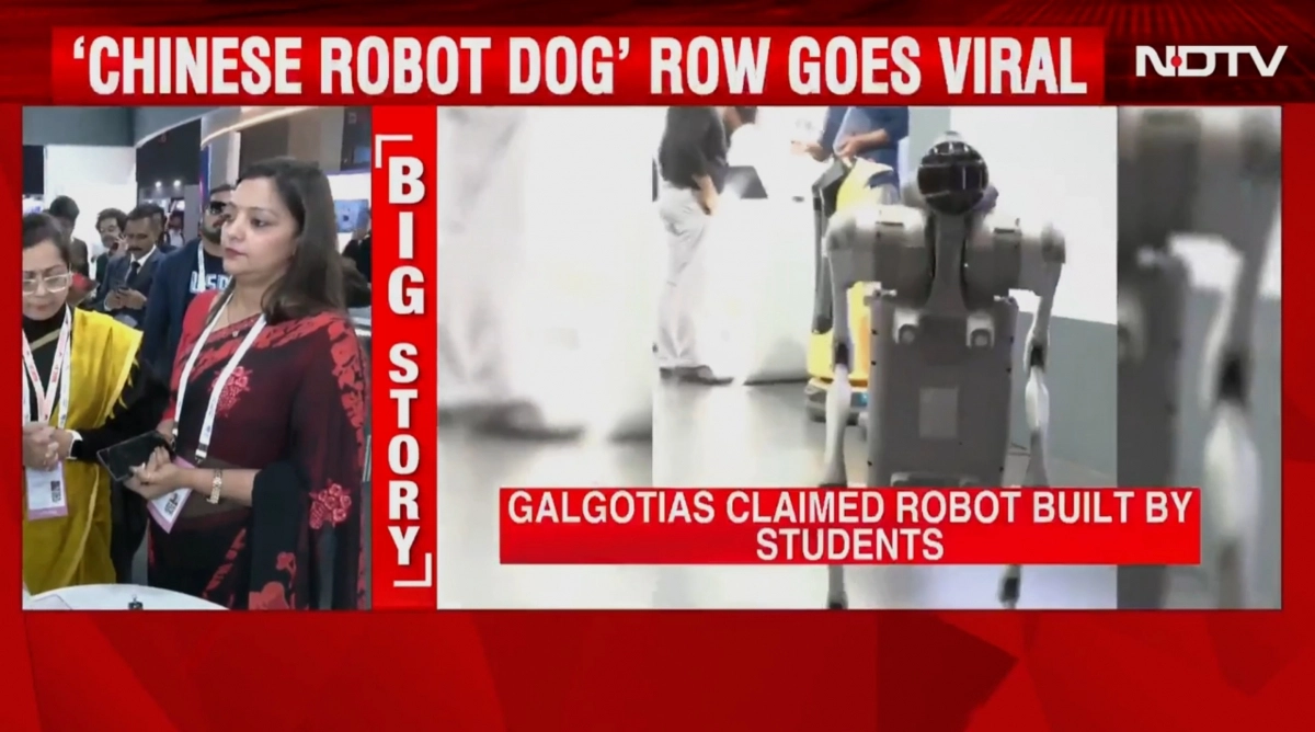 인도 갈고티아스 대학교 커뮤니케이션학과 네하 싱 교수가 16일(현지시간) 뉴델리에서 개막한 ‘인도 AI 임팩트 서밋 2026 엑스포’에서 PT1통신과 만나 자체 개발한 축구 드론을 소개하고 있다. 하지만 학교 측이 자체 개발품이라고 소개한 축구 드론은 한국 기업 ‘헬셀’이 2015년 최초로 개발한 축구 드론 ‘스트라이커 V3 ARF’로 드러났다. 앞서 갈고티아스 대학교 측은 같은 행사에서 자체 개발 사족보행 로봇개를 대대적으로 홍보했다가 해당 제품이 중국 유니트리 로보틱스가 제작해 판매 중인 ‘유니트리 고2’로 드러나 국제적 망신을 샀다. 2026.2.18 NDTV 화면