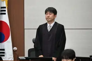 단호한 어투로 웃음기 뺀 지귀연… ‘술접대 의혹’은 공수처 수사 받는다