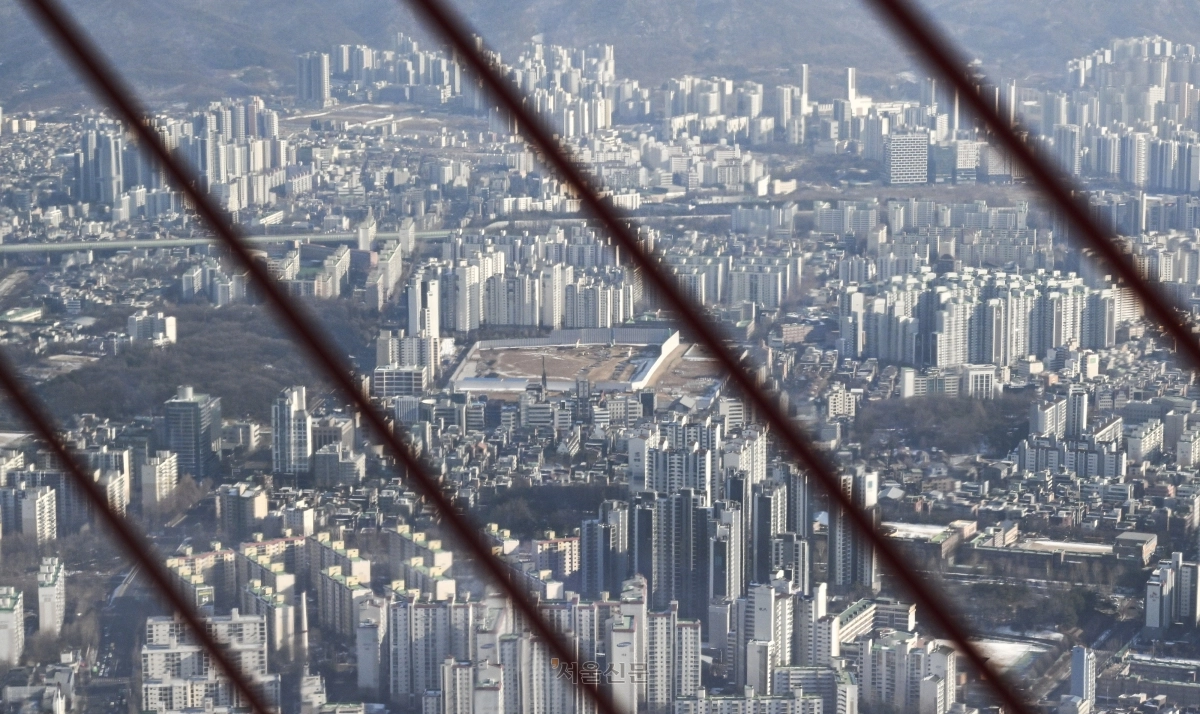 서울 송파구 서울스카이 전망대에서 바라본 서울 시내 아파트. 이지훈 기자