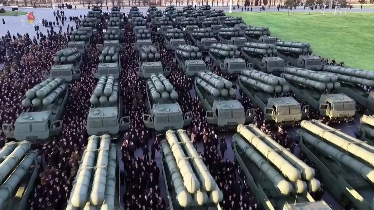 북한, 당 9차대회에 600㎜ 방사포 50문 증정