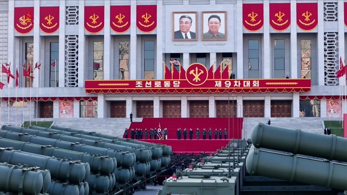 북한, 당 9차대회에 600㎜ 방사포 50문 증정