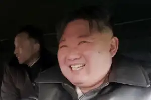 [포토] 김정은, 600mm 대구경 방사포 증정식 참석