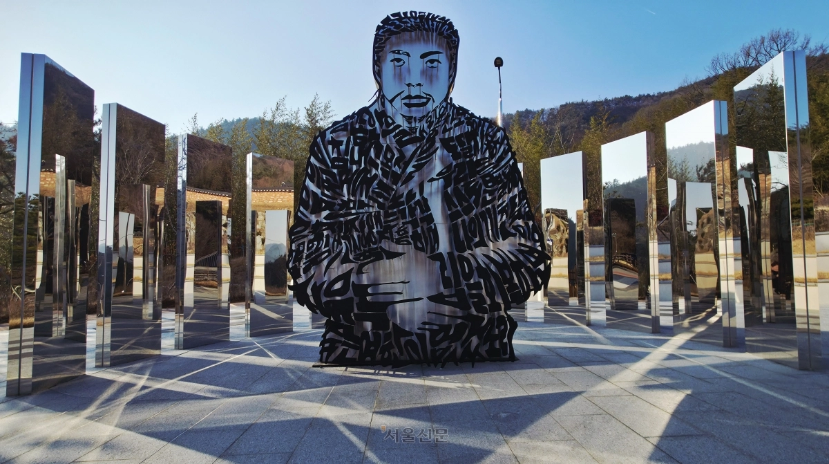 안중근추모역사관의 안 의사 조형물.