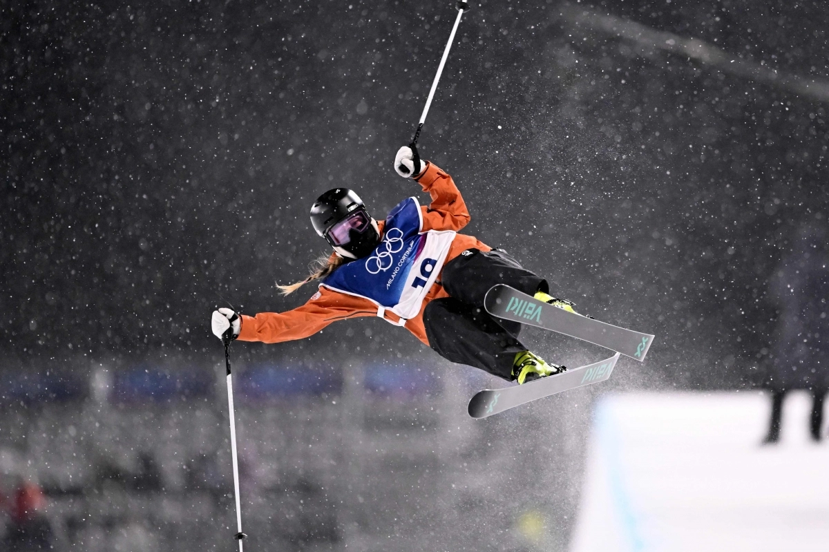 김다은이 20일(한국시간) 이탈리아 리비뇨 스노파크에서 열린 여자 프리스타일 스키 하프파이프 예선 2차전에서 점프를 선보이고 있다. 리비뇨 연합뉴스