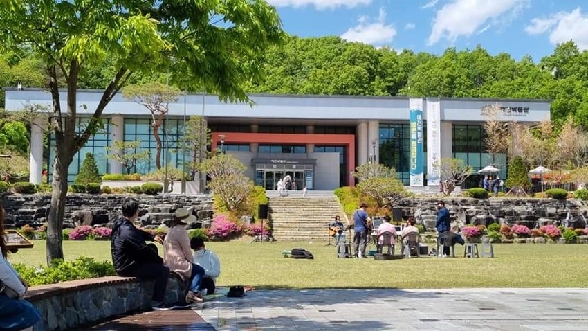 경북 예천박물관은 오는 3월부터 박물관 야외 잔디마당을 ‘작은결혼식’ 장소로 무료 대관한다. 예천박물관 제공