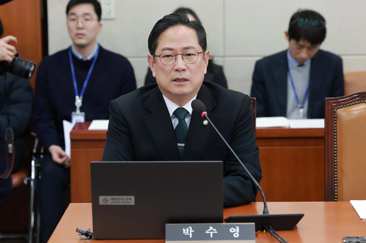 12일 국회에서 열린 대미투자특별법 처리를 위한 특별위원회 제1차 전체회의에서 국민의힘 박수영 의원이 야당 간사로 선임된 뒤 인사말하고 있다. 연합뉴스