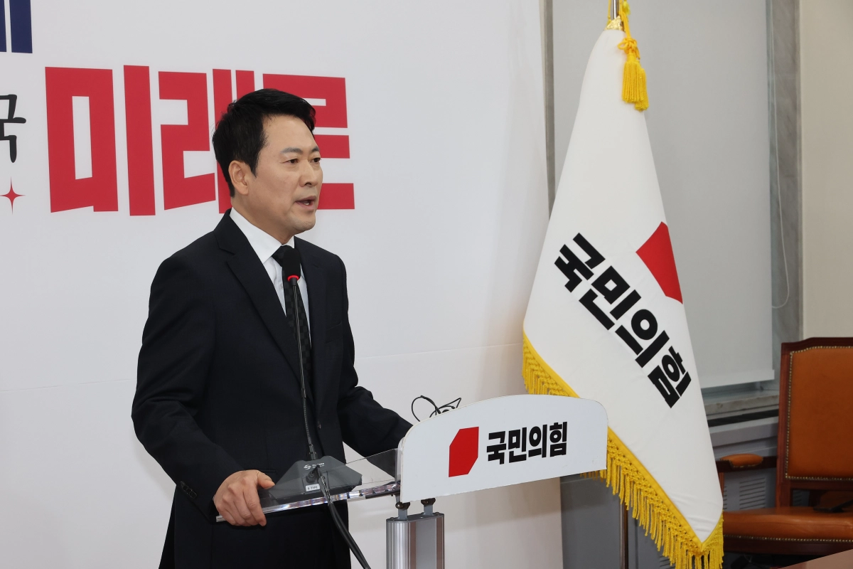 국민의힘 장동혁 대표가 20일 서울 여의도 국회에서 윤석열 전 대통령 1심 선고와 관련한 입장을 밝히고 있다. 연합뉴스