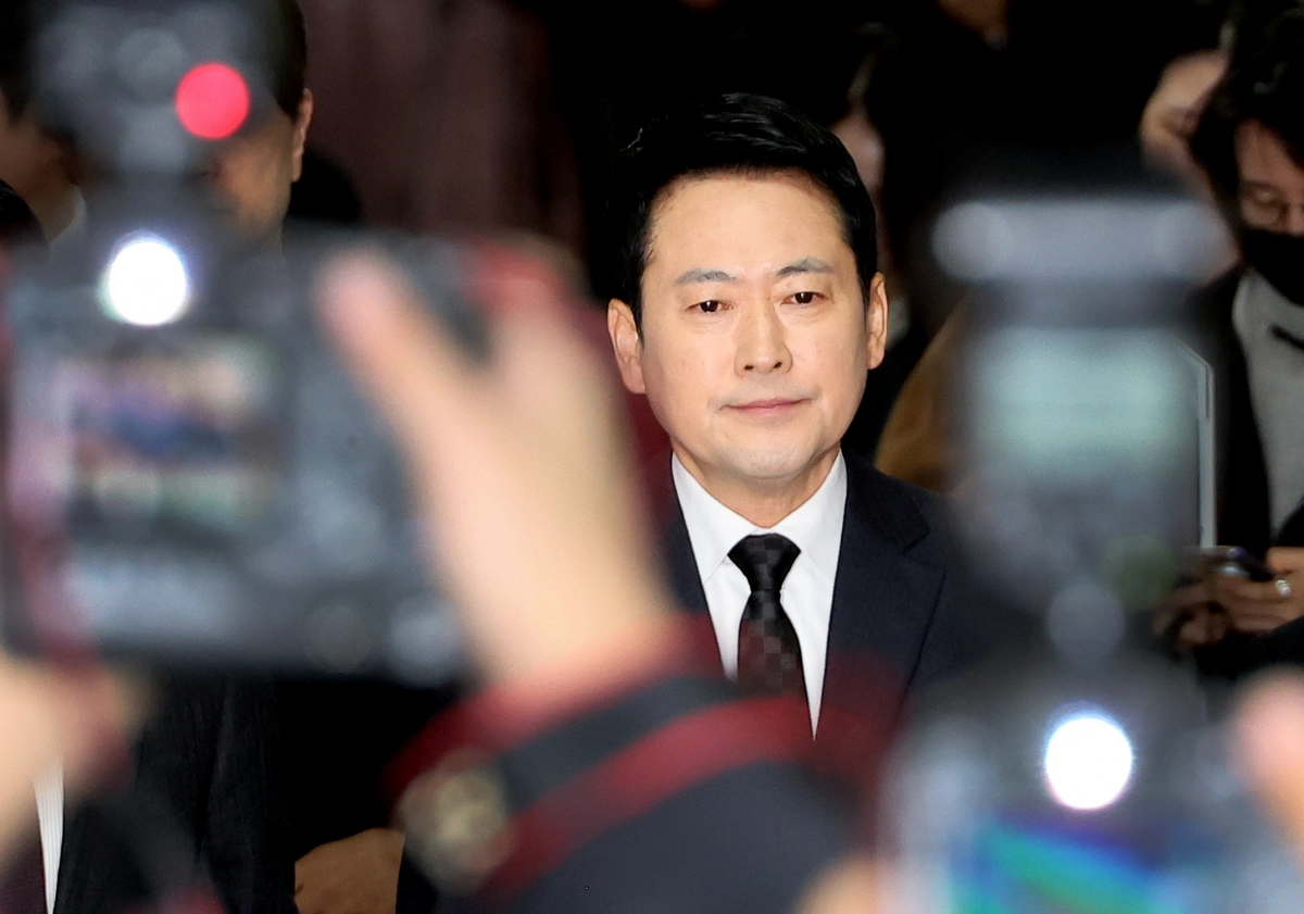 국민의힘 장동혁 대표가 20일 국회에서 윤석열 전 대통령에 대한 1심 무기징역 선고 관련, 입장을 밝히기 위해 입장하고 있다. 국민의힘