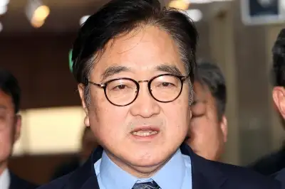 우원식 의장 “가덕도 테러 수사 TF, 정보위 비공개 회의록 압수수색 승낙”