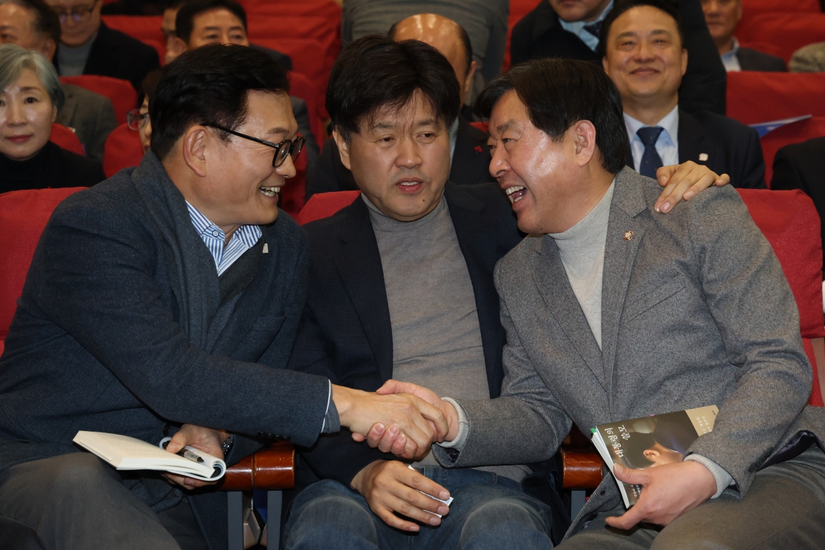 김용 출판 기념회 참석한 송영길·황명선