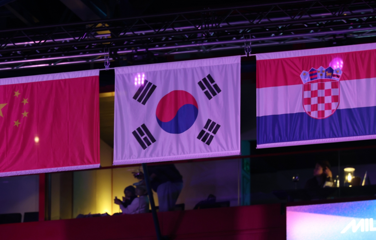 문제 지적에도 여전히 게양된 잘못된 태극기