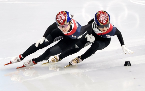 질주하는 김길리와 최민정