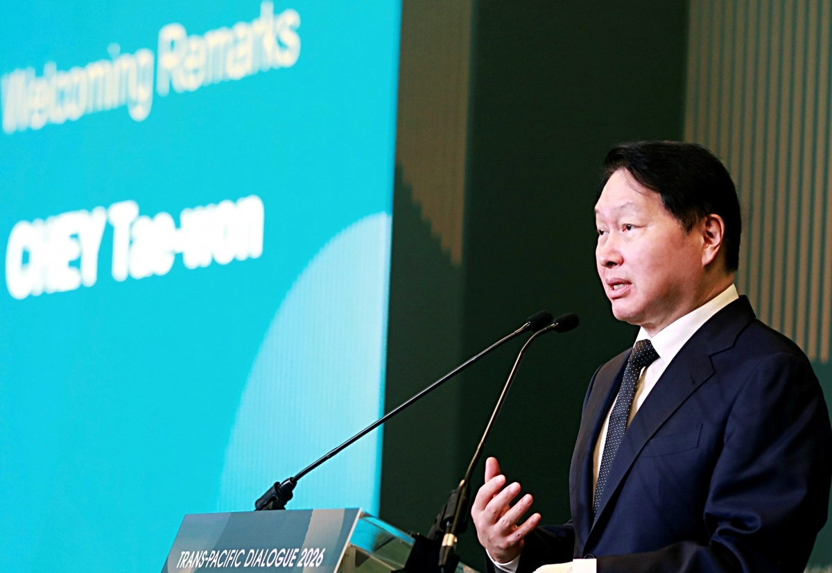 최태원 SK 회장 겸 최종현학술원 이사장이 20일과 21일(현지시간) 양일간 미국 워싱턴DC 샐러맨더 호텔에서 ‘트랜스 퍼시픽 다이얼로그(Trans-Pacific Dialogue, 이하 TPD) 2026’ 행사를 열고 환영사를 하고 있다. (SK 수펙스추구협의회 제공. 재판매 및 DB 금지) 2026.2.22/뉴스1