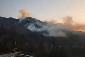 경남 함양 산불 진화율 62%…헬기 37대 투입 총력 진화