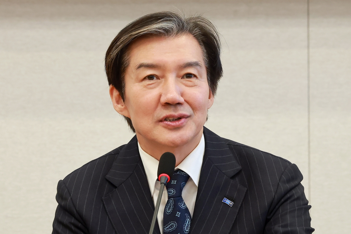 조국 조국혁신당 대표가 22일 페이스북에 ‘내부 갈라치기가 아니라 연대와 단결이 성공한 대통령을 만든다’는 내용의 글을 올렸다. 사진은 조 대표가 지난 20일 국회에서 열린 물리치료사·공공어린이재활병원 장애인가족 단체 입당식에 참석해 환영사하는 모습. 연합뉴스